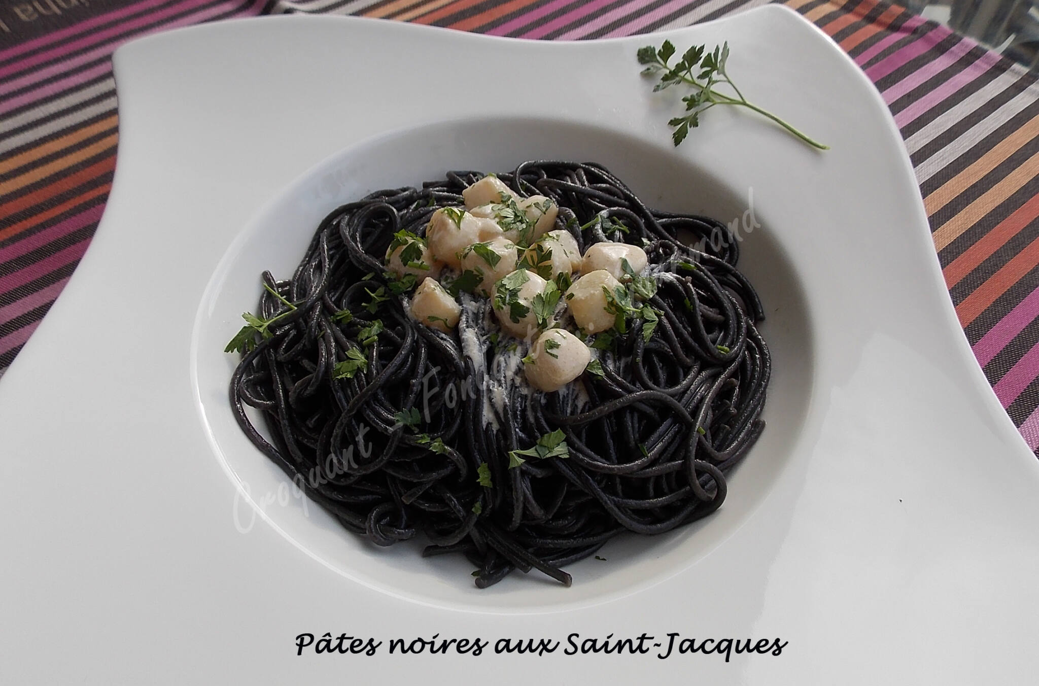 Pâtes noires aux SaintJacques Croquant Fondant Gourmand