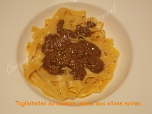 Tagliatelles au saumon, sauce aux olives noires DSCN1923_31586