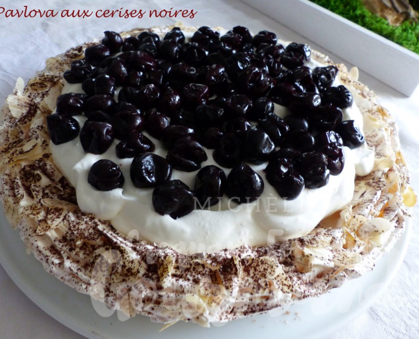 Pavlova aux cerises noires P1150439 R