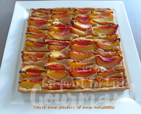 Tarte aux pêches et aux noisettesP1260486 R