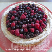 Tarte dacquoise aux fruits rouges P1260347 R