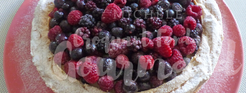 Tarte dacquoise aux fruits rouges P1260347 R