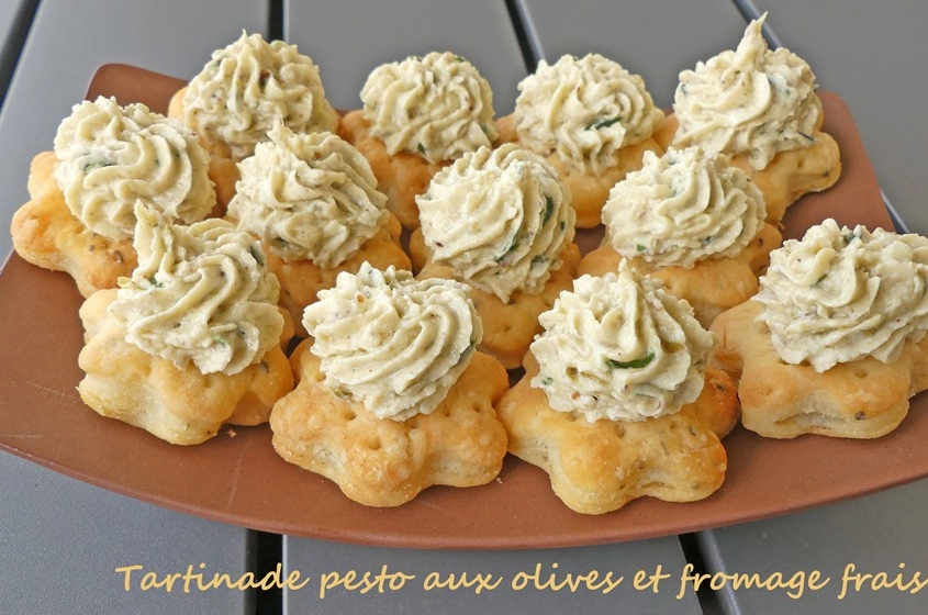 Tartinade pesto aux olives et fromage frais .jpg R (Copy)